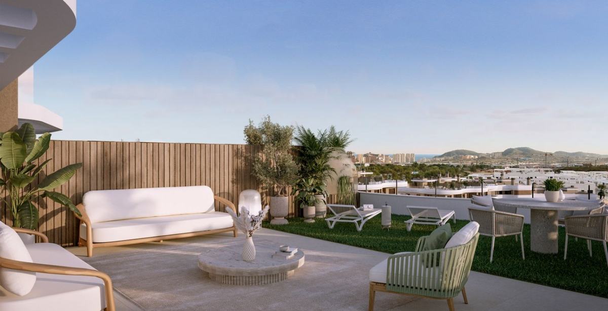 Three-bedroom apartment with communal pool — photo 4 of 6