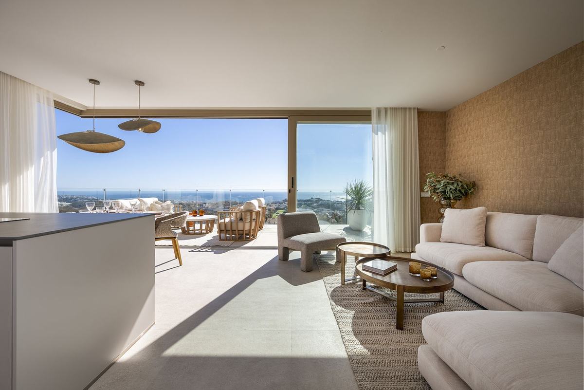 Penthouse with private jacuzzi and sea views — photo 2 of 6