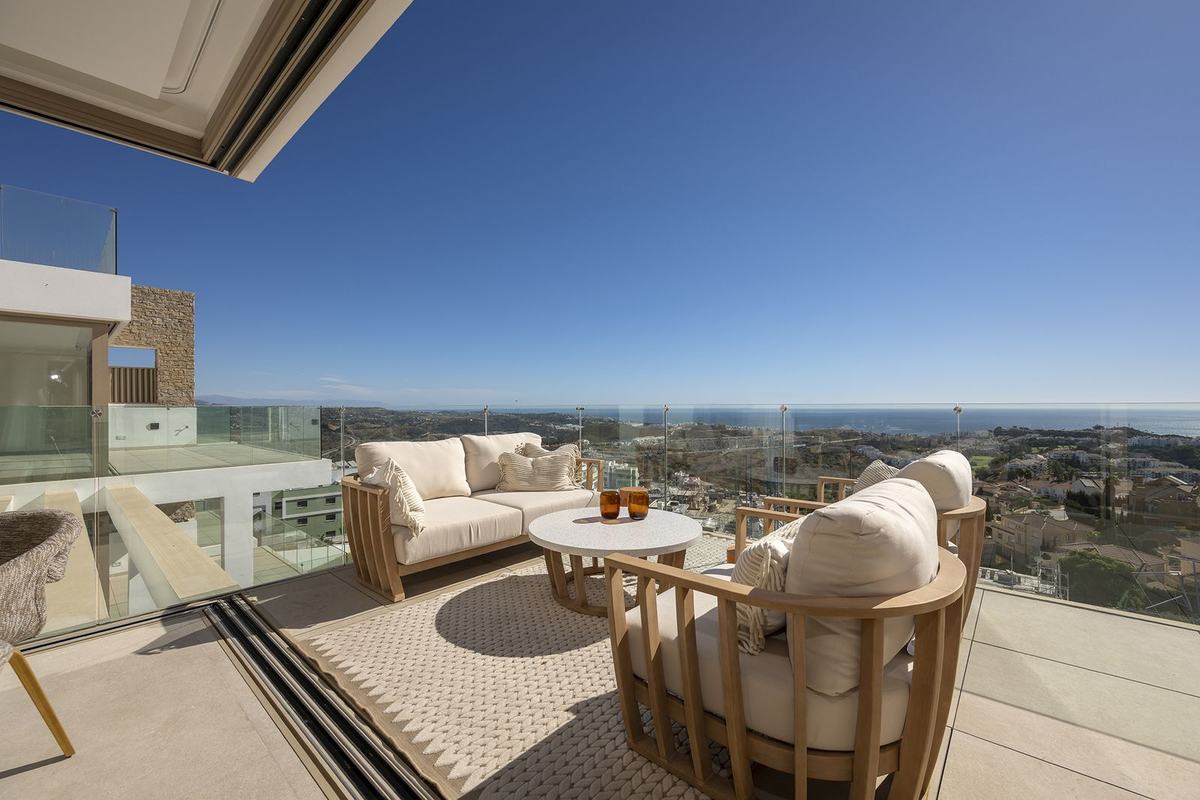 Penthouse with private jacuzzi and sea views — photo 5 of 6