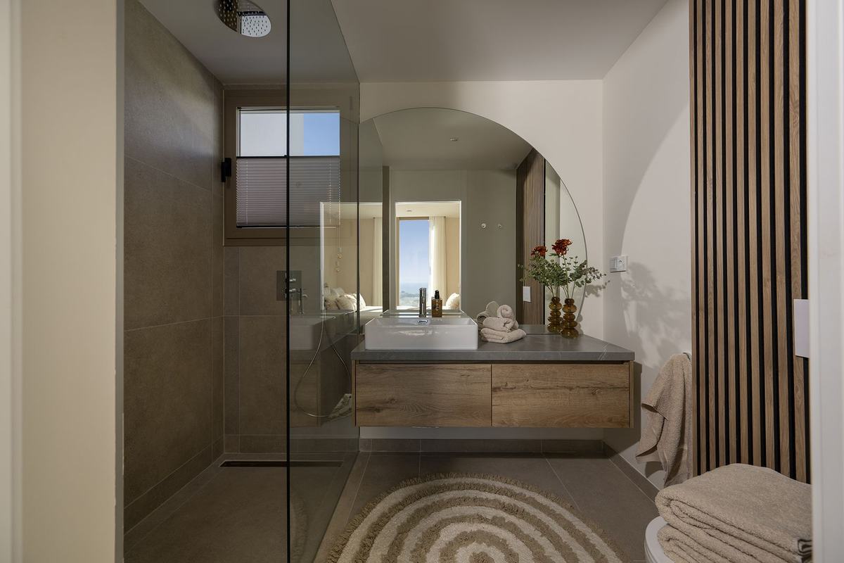 Penthouse with private jacuzzi and sea views — photo 6 of 6