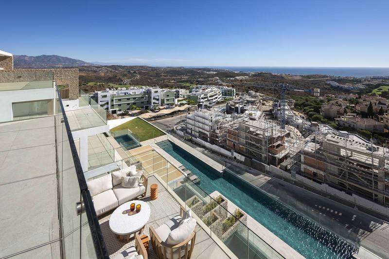 Penthouse with private jacuzzi and sea views, Mijas