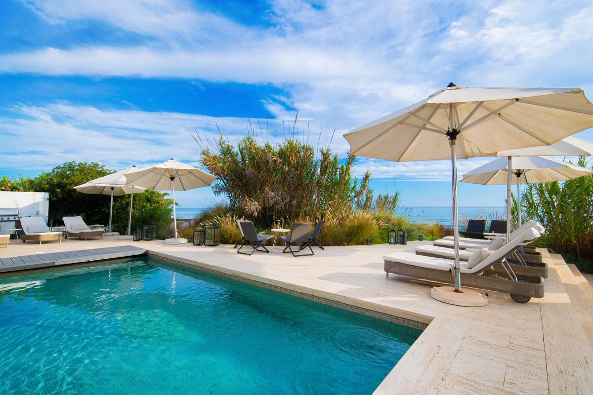 Beachfront villa with heated pool — photo 2 of 6
