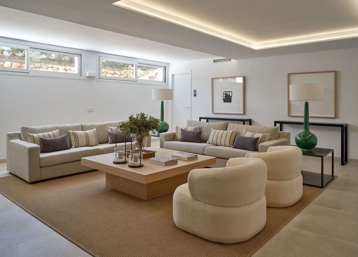 Luxury villa with sea views — photo 2 of 6