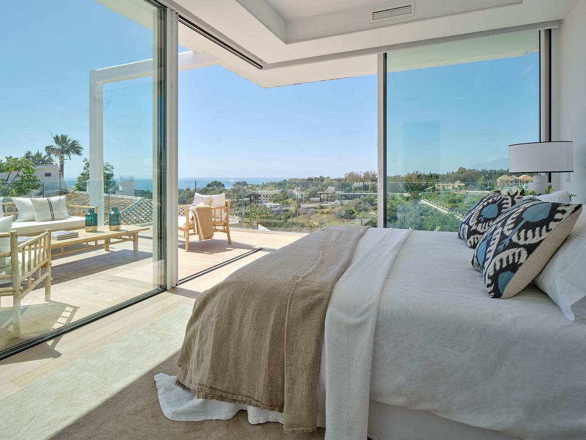 Luxury villa with sea views — photo 4 of 6