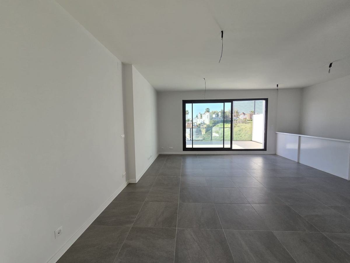 Semi-detached home with sea views — photo 3 of 6