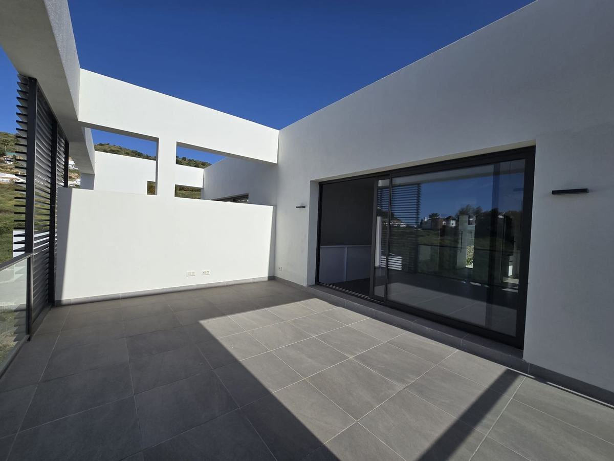 Semi-detached home with sea views — photo 6 of 6